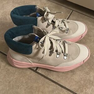 Like NEW SOREL 8 White and Pink High-Top Boots
